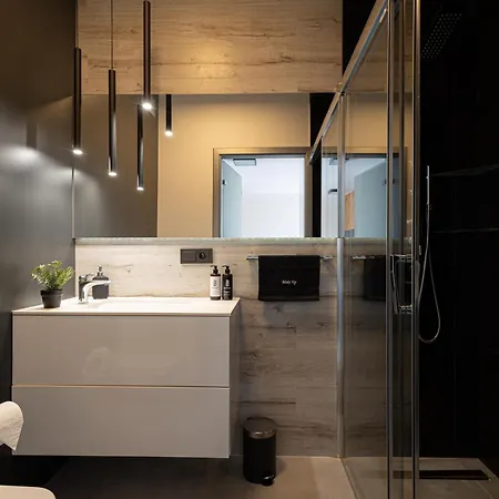 2homerent Niedzialkowskiego 24 شقة